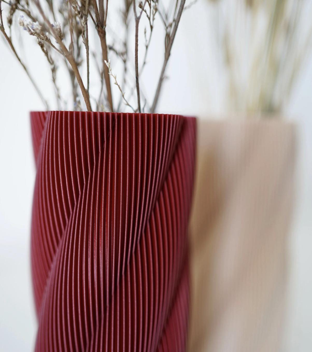 Modern Twist Vase: Geometric Minimalist Decor